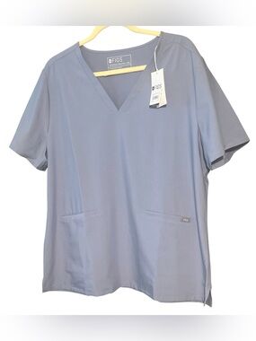 💙🩶FIGS Casma Three-Pocket Scrub Top. Size-XXL. Color-Vapor Blue. NWT
